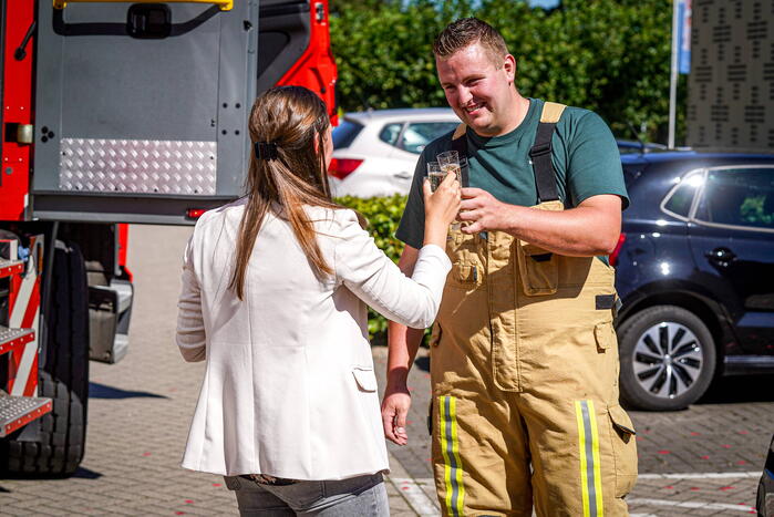 Brandweerman vraagt vriendin ten huwelijk tijdens oefening Huisartspraktijk