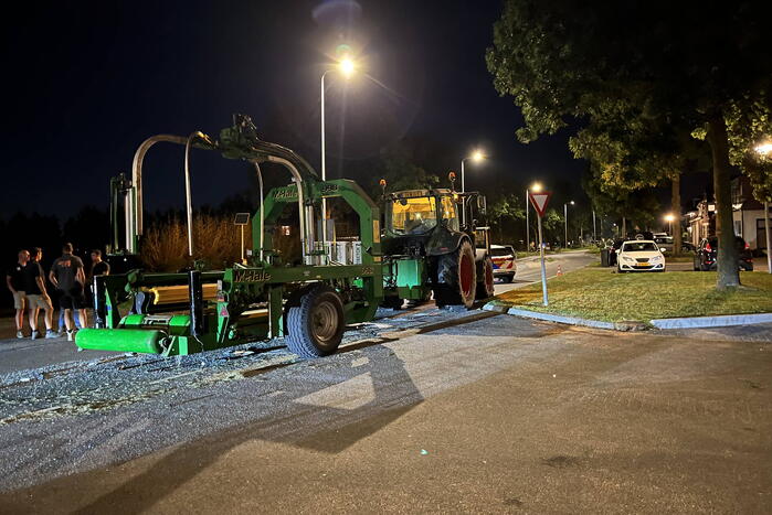 Ravage na aanrijding tussen bus en tractor