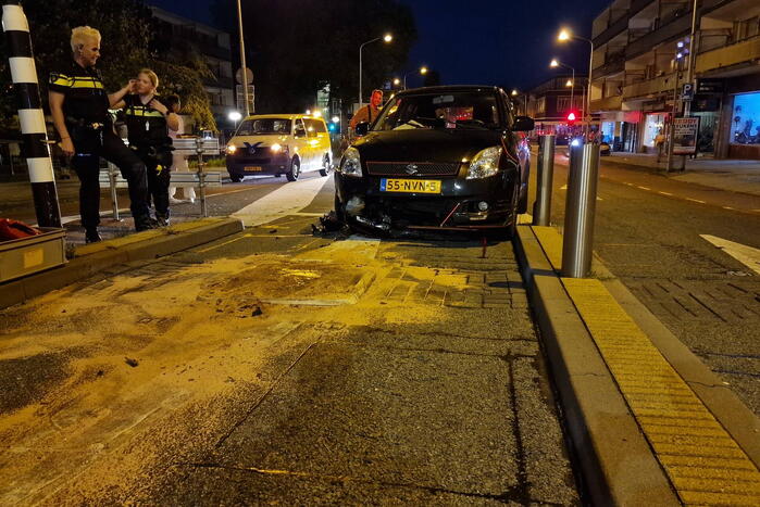 Automobilist klapt hard op bussluis