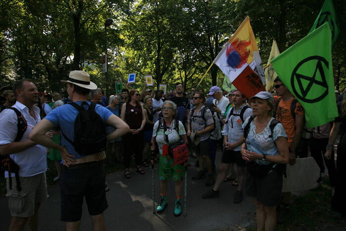 XR-demonstranten verzamelen zich voor nieuwe grote demonstratie