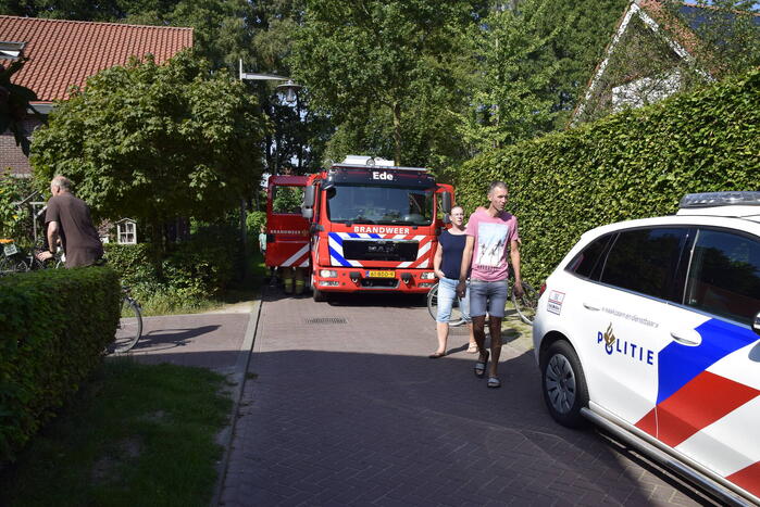 Brandweer forceert deur voor woningbrand