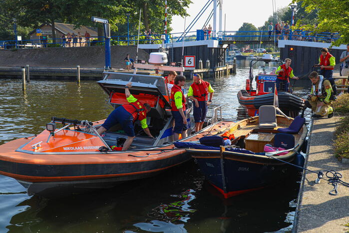 Motor van sloep oververhit op Gooimeer