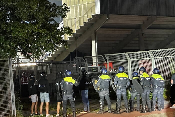 Veel politie ingezet bij voetbalwedstrijd