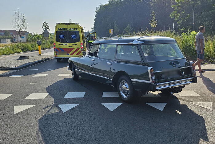Wielrenner en automobilist in botsing