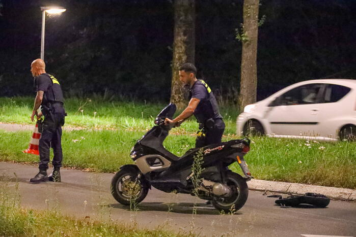 Eigenaar ziet zijn gestolen scooter rijden en zet achtervolging in