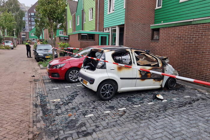 Twee auto's zwaar beschadigd door brand