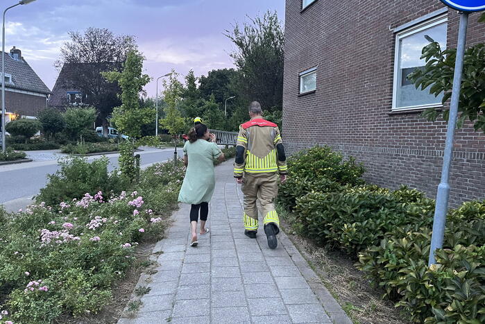 Vrouw buitengesloten van woning