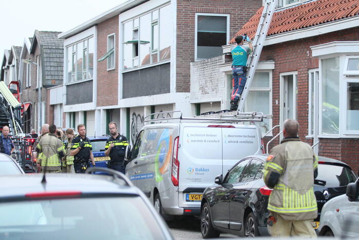 Twee gewonden bij steekincident, slachtoffer vlucht dak op
