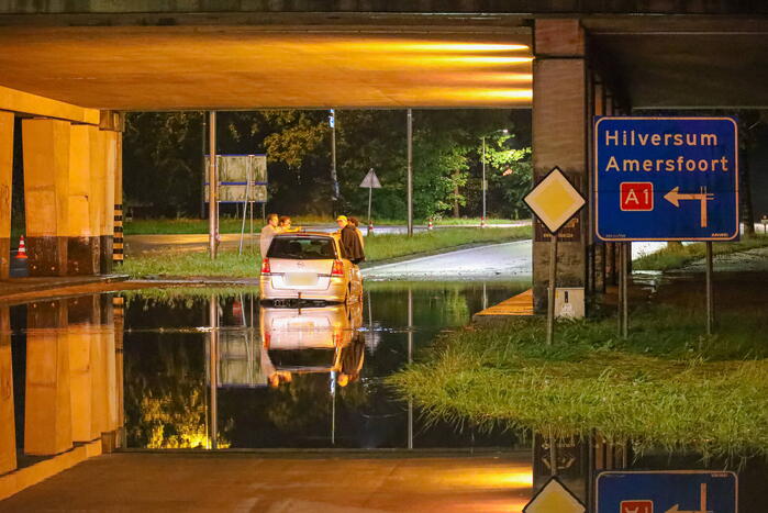 Auto's gestrand vanwege hevige regenval