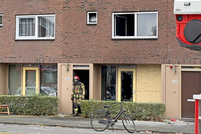 Hevige brand in woning waar eerder explosie was