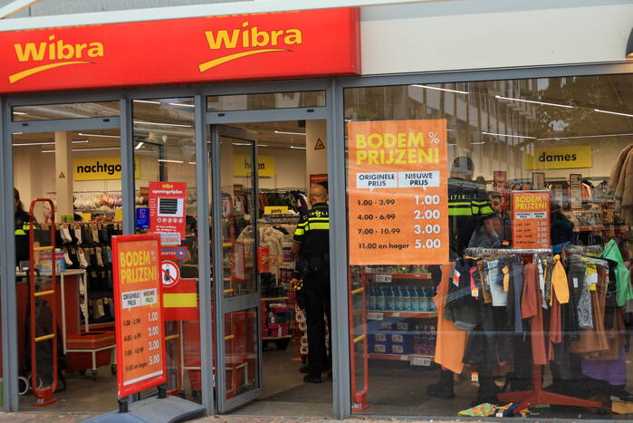 Twee personen op de vlucht na overval