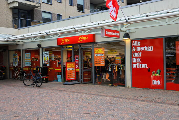 Twee personen op de vlucht na overval