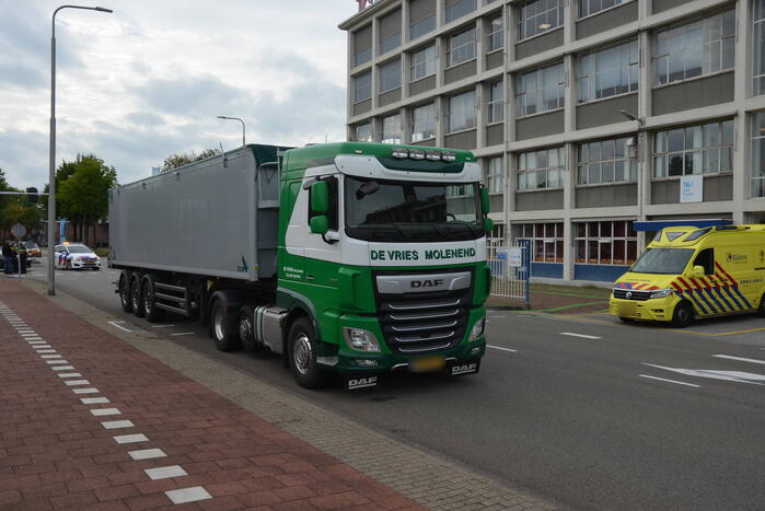 Gewonde bij ongeval tussen scooter en vrachtwagen
