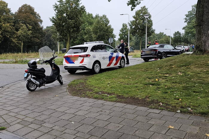 Scooter geschept door auto
