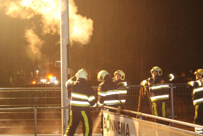 Brand in lichtmast bij voetbalveld