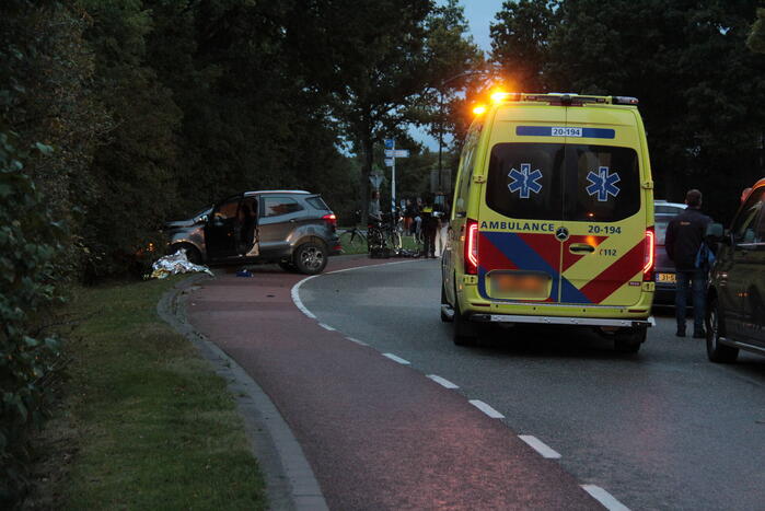 Vier gewonden bij botsing tussen auto en fietser