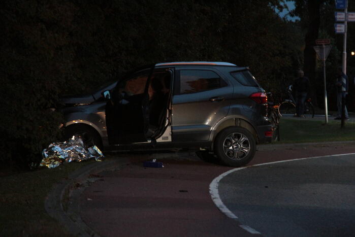 Vier gewonden bij botsing tussen auto en fietser