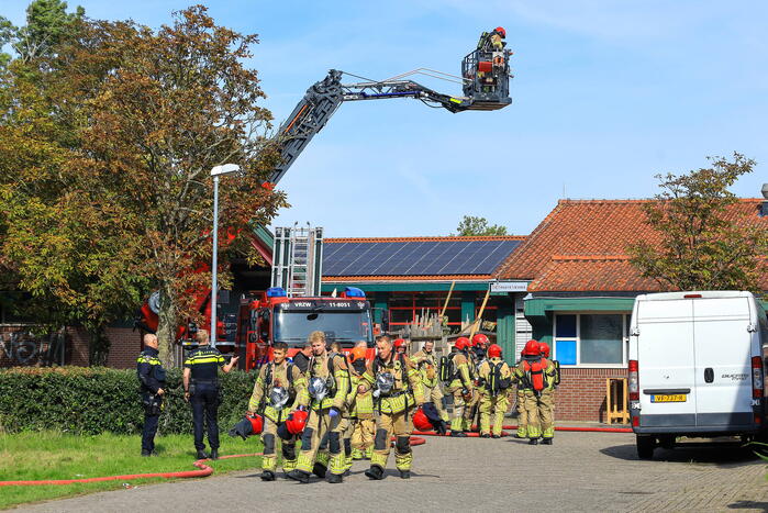Brand in grote schuur snel onder controle
