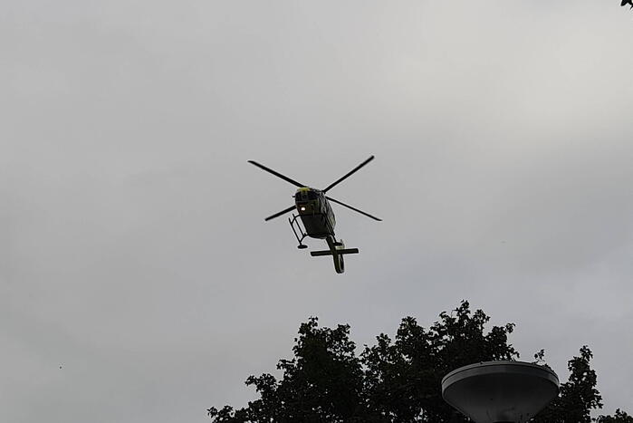 Man zwaargewond na val met fiets