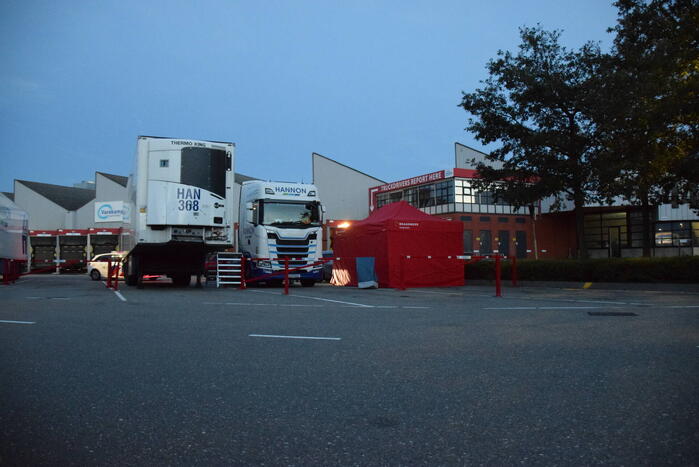 Overleden persoon aangetroffen in vrachtwagen