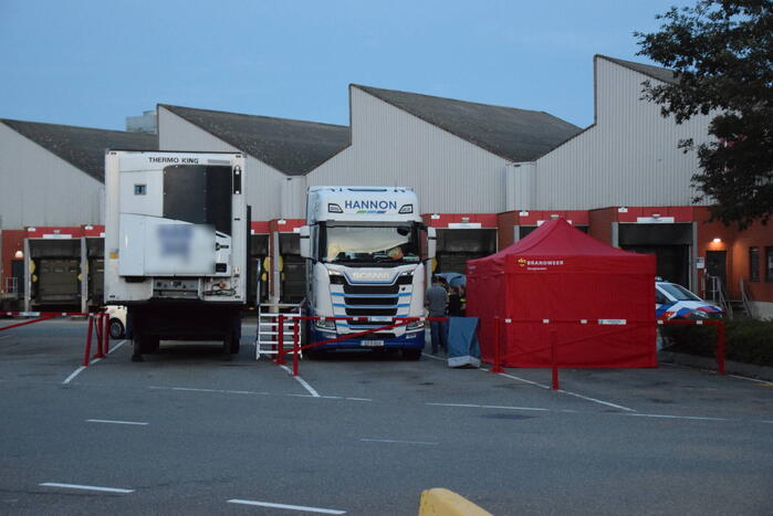 Overleden persoon aangetroffen in vrachtwagen