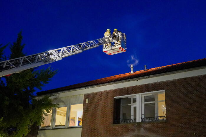 Woningen en dierenarts ontruimd vanwege schoorsteenbrand