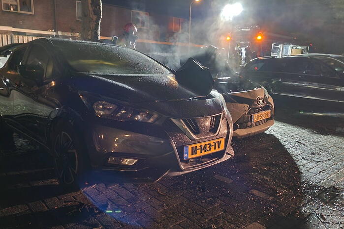 Twee auto's zwaar beschadigd door brand