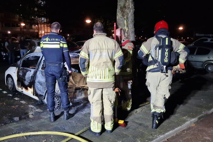 Twee auto's zwaar beschadigd door brand