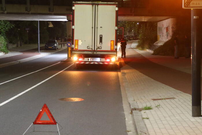 Verstoring treinverkeer door klemgereden vrachtwagen