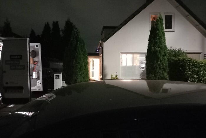Waterleiding gesprongen in kelder van woning