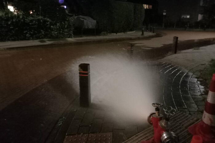 Waterleiding gesprongen in kelder van woning