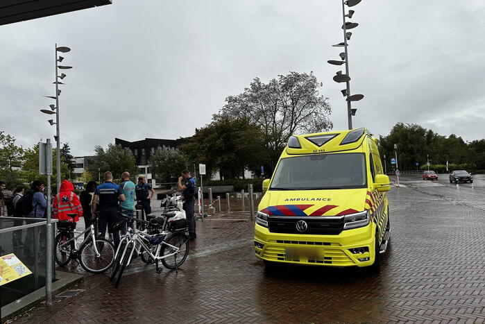 Scooterrijder gecontroleerd na harde val
