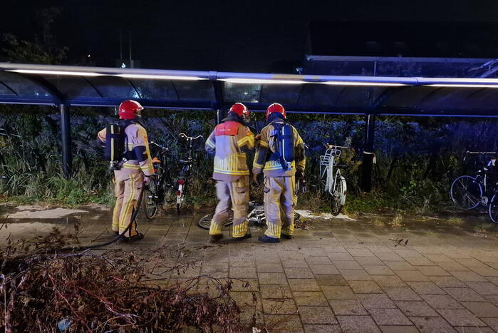 Drie fietsen in brand gestoken in fietsenstalling