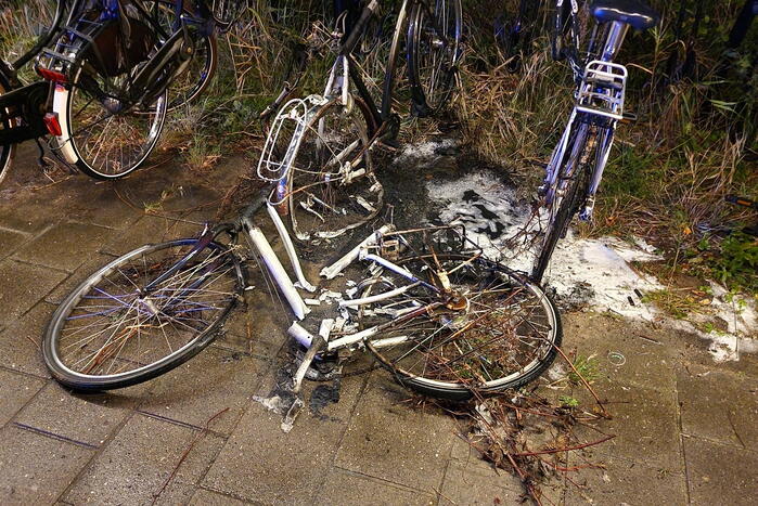 Drie fietsen in brand gestoken in fietsenstalling