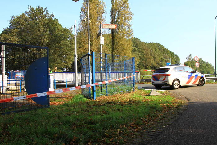 Overleden persoon uit sluis gehaald