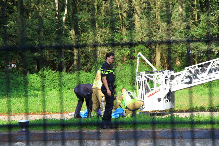 Overleden persoon uit sluis gehaald