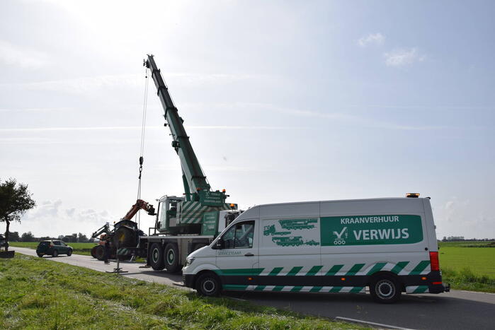 Aanhanger van tractor belandt in sloot
