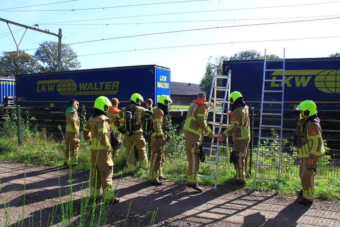 Brandweer controleert vastgelopen remmen van goederentrein