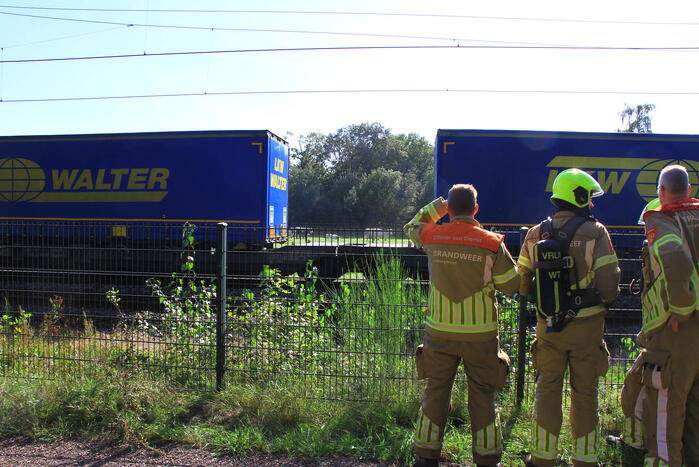 Brandweer controleert vastgelopen remmen van goederentrein