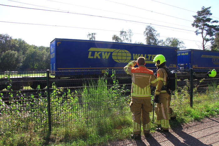 Brandweer controleert vastgelopen remmen van goederentrein