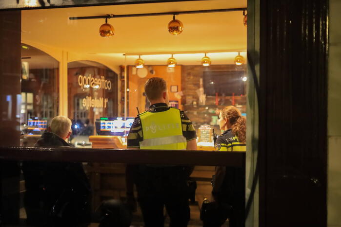 Politie onderzoekt overval op coffeeshop