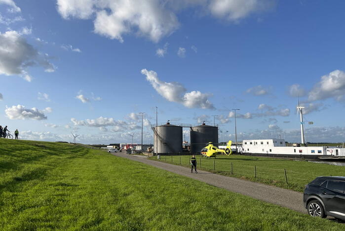 Meerdere personen te water na omslaan vaartuig