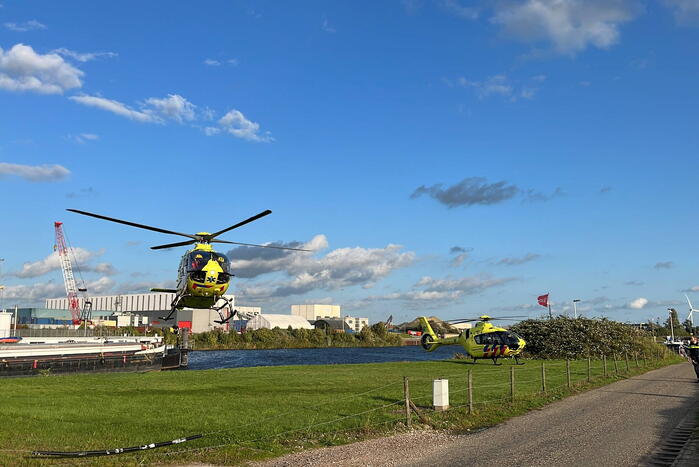 Meerdere personen te water na omslaan vaartuig