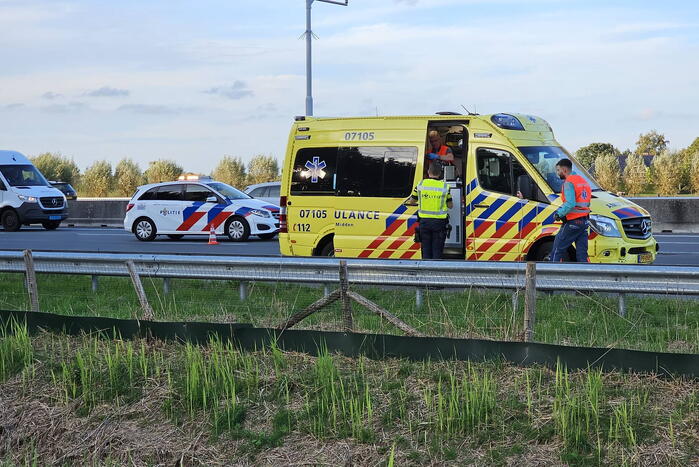 Flinke schade bij botsing tussen auto en bestelbus
