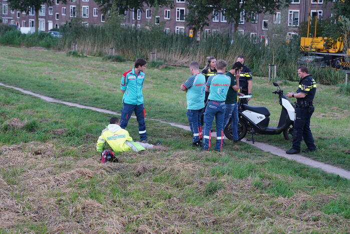 Scooterrijder gecontroleerd na val