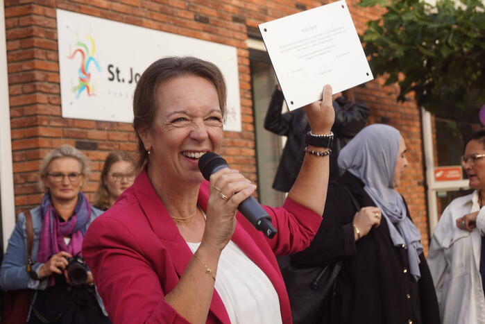 Lucas Bolsius opent feestweek vanwege 100-jarig bestaan Sint Josephschool