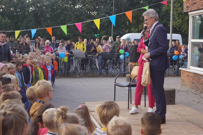 Lucas Bolsius opent feestweek vanwege 100-jarig bestaan Sint Josephschool