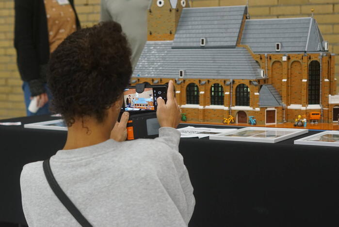 Nagebouwde Grote Kerk van Lego tentoongesteld