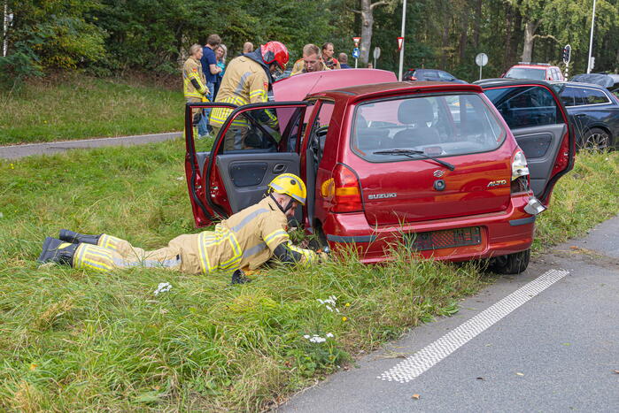 Twee kinderen gecontroleerd na aanrijding