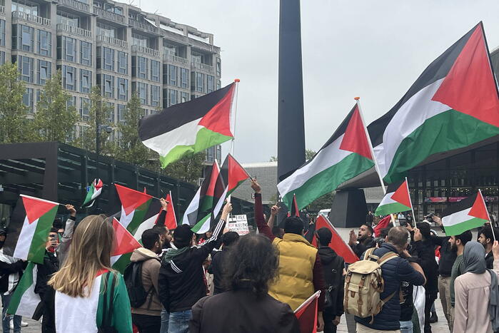 Revolutionaire Eenheid demonstreert bij centraal station